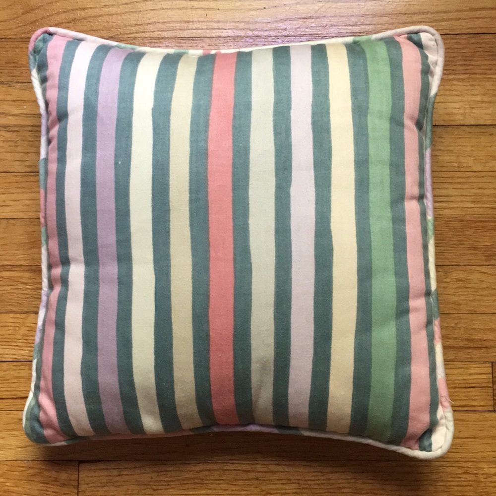 Pretty Pillow - Picture 2 of 2